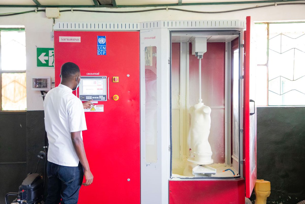 CityRadioRwa's tweet photo. *We thank @UNDP_Rwanda for empowering us with modern tech equipment like 3D CNC machines that help us produce prostatics cheaply and timely." Bro Kizito Misaga director general @HvpgatagaraInfo

#CityRadioNews
#UNDPMediaTour
 #ImpactShowcase https://t.co/CQ6ny5W7C2