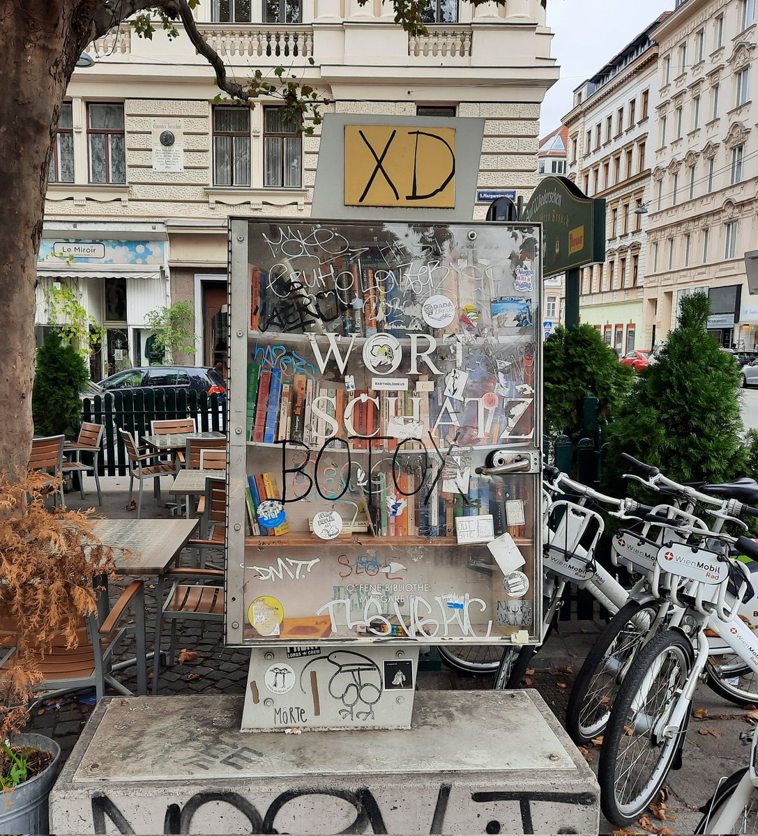 karen_ascher's tweet photo. Herzliche Grüße aus #Wien von der "offenen Bibliothek Margareten" @buecherzelle_LN 📚
#freelittlelibrary #openbookshelf https://t.co/9uhO6VwksZ