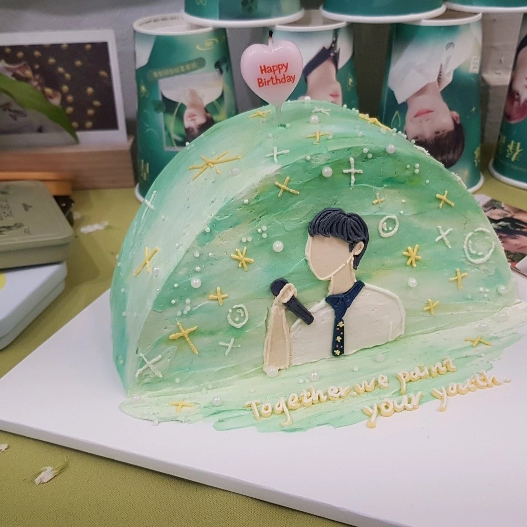 ___everyone_woo's tweet photo. #청춘이되기를_이시간들이_
은상이로 가득한 공간💚🍀🎉🎂 https://t.co/rQdZfxXdNG