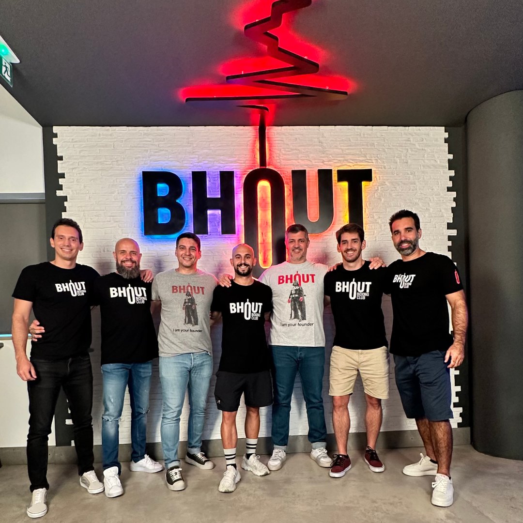 DoctorSpinMD's tweet photo. O saco de boxe inteligente da @playBHOUT foi eleito uma das 200 inovações do ano pela revista @TIME. Com tecnologia avançada, segue cada movimento, desde murros até joelhadas. 
Preparados para lançar e expandir nos EUA!
🥊 https://t.co/8QDyiiVJJ4 https://t.co/OxzaEzLMvh