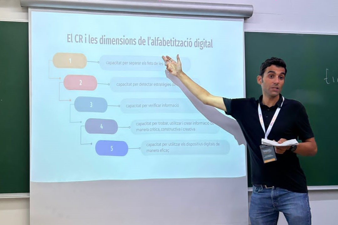 salvicanadell's tweet photo. 📢En aquesta setmana de la #MediaAndInfoLiteracy de la @UNESCO hem tingut l'oportunitat d'explicar el projecte #canaldereporters dins de la Jornada "Desmuntant la desinformació" de @learntocheck Podeu recuperar les ponències la jornada a: https://t.co/48yHKYSrsM
#LTCSummit #AMI https://t.co/DP64MSaLrg