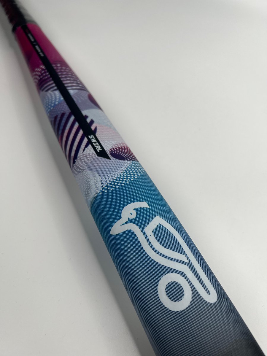 Hockeydirect's tweet image. Kookaburra Swirl M Bow Hockey Stick. The M Bow&apos;s mid-section enhances ball control &amp;amp; &apos;slap hitting&apos; techniques, specialising in the powerful strike🏑🔥

ow.ly/rPxs50Q0f6Z

#HockeyStick #Kookaburra #BallControl #PowerfulStrike #FieldHockey #HockeyPlayers #SportsEquipment