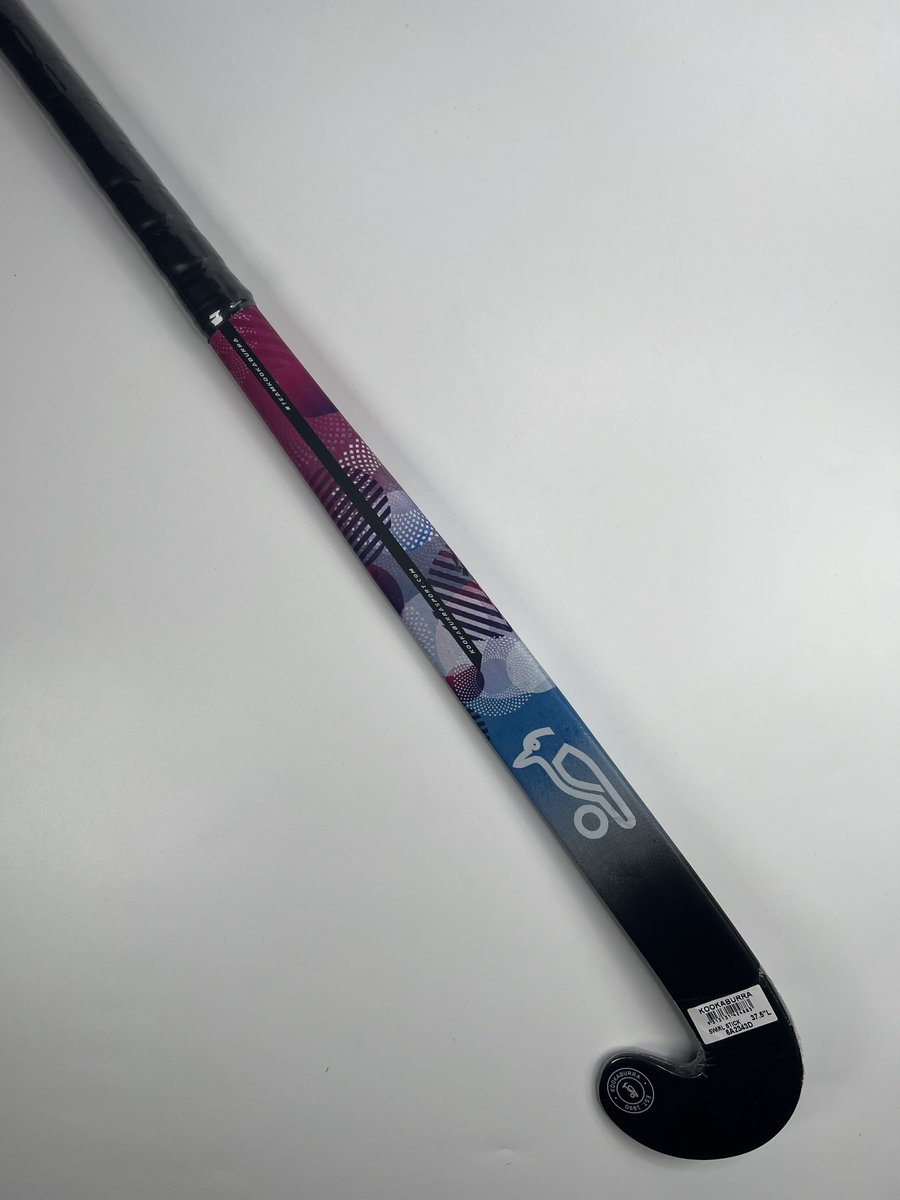 Hockeydirect's tweet image. Kookaburra Swirl M Bow Hockey Stick. The M Bow&apos;s mid-section enhances ball control &amp;amp; &apos;slap hitting&apos; techniques, specialising in the powerful strike🏑🔥

ow.ly/rPxs50Q0f6Z

#HockeyStick #Kookaburra #BallControl #PowerfulStrike #FieldHockey #HockeyPlayers #SportsEquipment