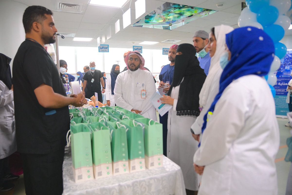 KAMC_MAKKAH's tweet photo. #يحدث_الآن| 📸

#مدينة_الملك_عبدالله_الطبية تُقيم فعالية
 #اليوم_التوعوي_للعناية_المركزة بعنوان 

   " نحن نهتم نحن نرعاك "

بأركان توعوية وتثقيفية للزوار العناية المركزة. https://t.co/TIxl6soM5j