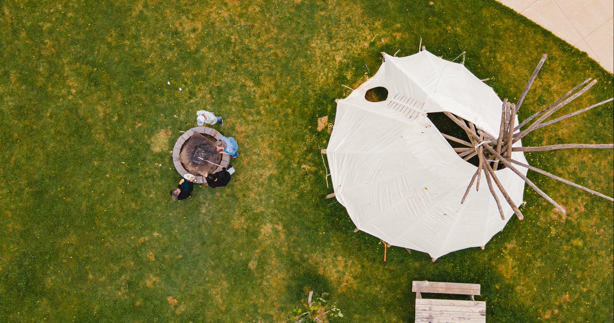 As fall sets in, Indigenous Peoples gear up for the winter. Their preparations encompass harvesting wild rice, hunting and fishing, collecting teas, medicines, and crafting moccasins, snowshoes, and fishing nets. ❄️ 🧡