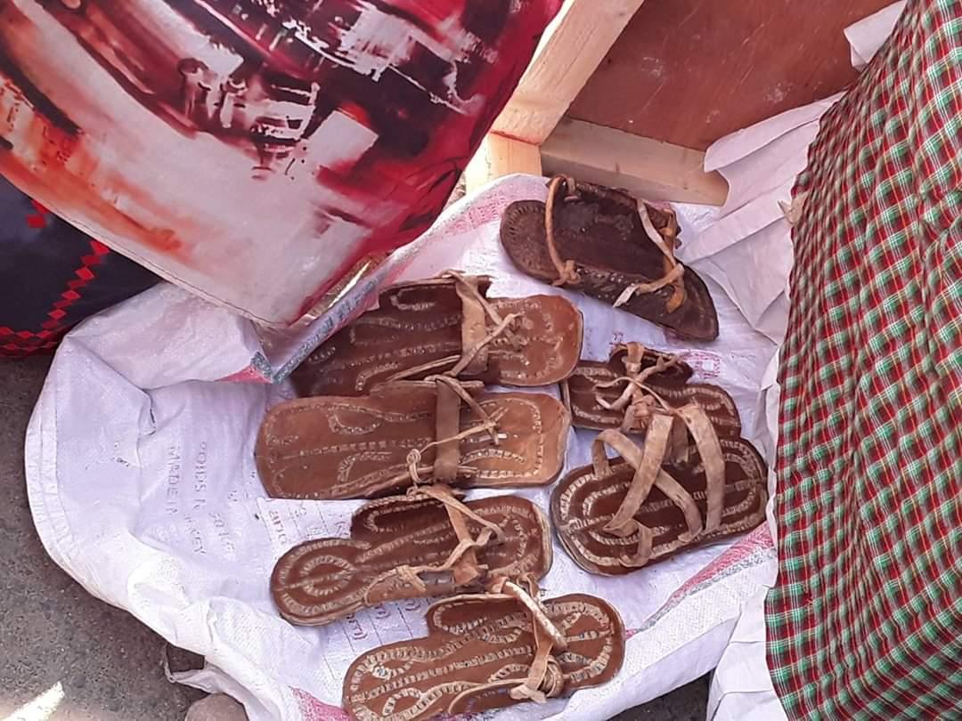 Gafdiid7's tweet photo. We were largely self-sufficient nation
 by producing shoes and all sorts of utensils before the arrival of European colonized 

This artistry is use in Sitti, Goban and warabe( Djibouti)  coastal https://t.co/xQGJQq7vhG