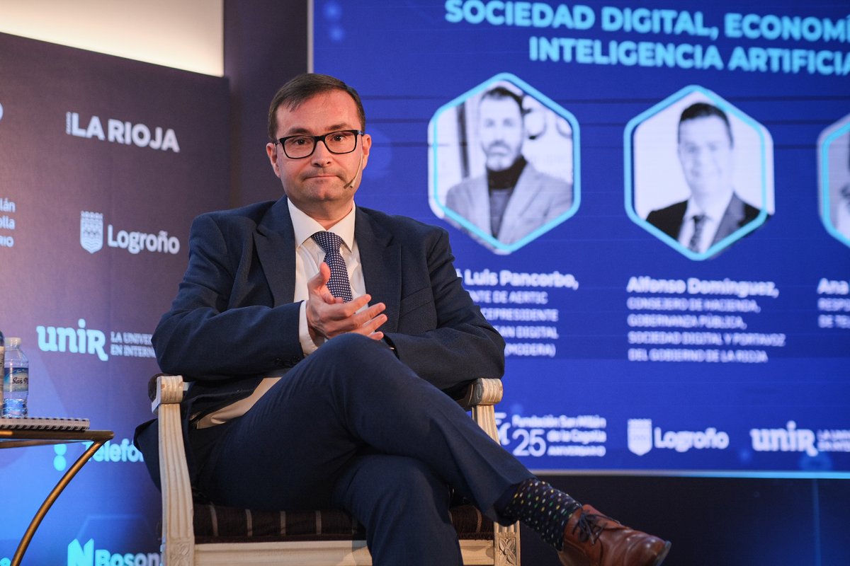 🚀¡Estamos en las XIII Jornadas de Futuro en Español!

🗣 Javier Ridruejo: “La Inteligencia Artificial es la nueva revolución industrial. En La Rioja tenemos la oportunidad de aprovechar sus ventajas, para que los proyectos del sector vinícola sean más eficientes".