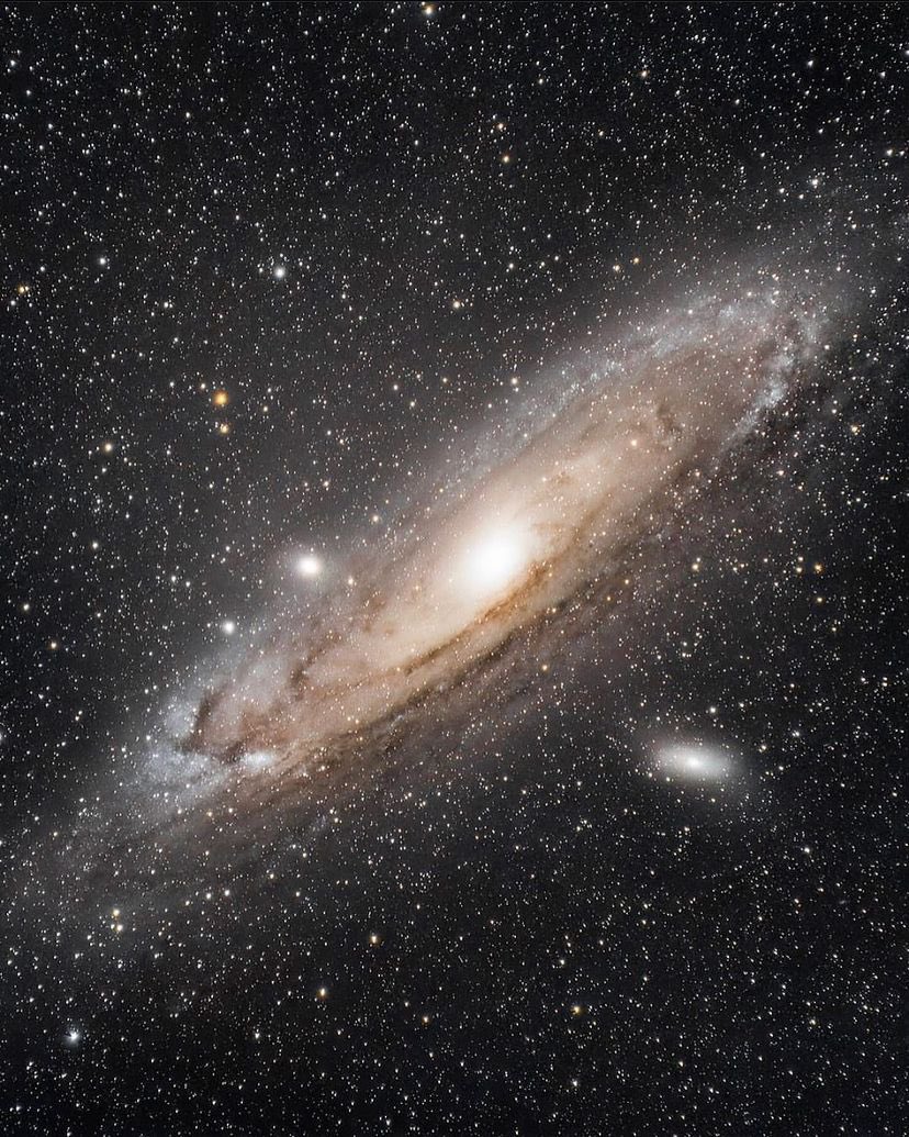 “This is one of the most incredible images I’ve ever taken!” - The photographer behind this fantastic image of the Andromeda Galaxy.
📸Credit: #hubblespacetelescope 

#galaxy  #astronomy #space #universe #science #cosmos  #milkyway