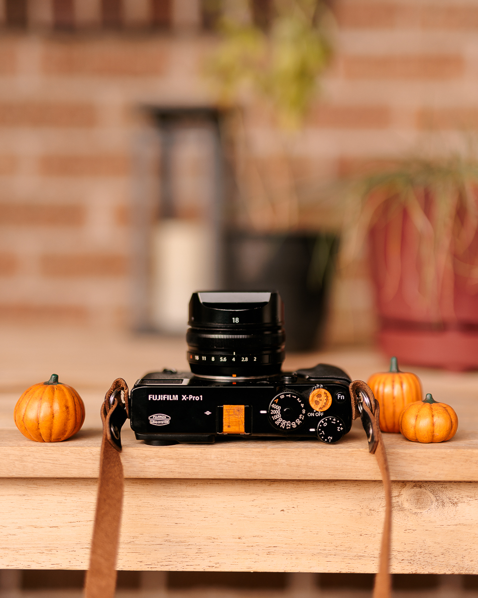 ArtisanObscura's tweet photo. Jack O Lantern and Spider Web Set on Chakte Viga

Who's getting excited for Halloween?!

#ArtisanObscura #PutAButtonOnIt #InspireYourCraft #SoftReleaseButton #HotShoeCover #CameraAccessories #Wood #CameraBling #Fuji #Fujifilm #FujiLove #FujiXpro1 #ChakteViga #JackOLantern #Sp ... https://t.co/5jhWsNaqdD