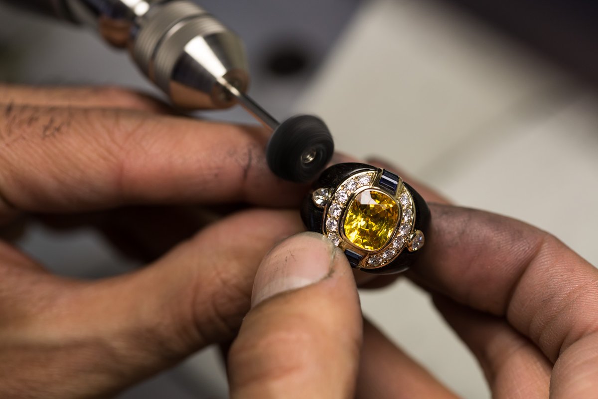 Last month, a meeting was held at <a href="/ufbjop/">Union Française BJOP</a> to discuss a tailored #decarbonisation programme for workshops in the #jewellery sector 💍

This programme aims to help companies develop an effective #climate strategy with the support of key experts 🌍

▶️ tinyurl.com/45pj4jrf