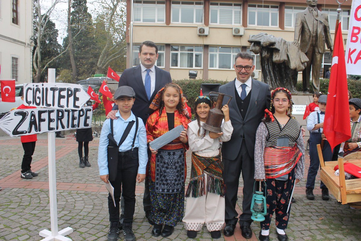 Sinop Milli Eğitim Müdürlüğü (@sinopilmem) on Twitter photo Vali Yardımcımız Sn.Ali Osman BULAT,İl Milli Eğitim Müdürümüz Sn.Ercan YILDIZ ve vatandaşların katılımı ile İstiklal İlkokulu öğrencilerimiz tarafından “Cumhuriyeti Biz Böyle Kazandık” yürüyüşü gerçekleştirildi.
💯. Yılda 💯 Etkinlik 🇹🇷
👇
<a href="/tcmeb/">Millî Eğitim Bakanlığı</a>
<a href="/TCSinopValiligi/">T.C. Sinop Valiliği</a>
<a href="/YLDZercan1957/">Ercan Yıldız🇹🇷</a> Vali Yardımcımız Sn.Ali Osman BULAT,İl Milli Eğitim Müdürümüz Sn.Ercan YILDIZ ve vatandaşların katılımı ile İstiklal İlkokulu öğrencilerimiz tarafından “Cumhuriyeti Biz Böyle Kazandık” yürüyüşü gerçekleştirildi.
💯. Yılda 💯 Etkinlik 🇹🇷
👇
<a href="/tcmeb/">Millî Eğitim Bakanlığı</a>
<a href="/TCSinopValiligi/">T.C. Sinop Valiliği</a>
<a href="/YLDZercan1957/">Ercan Yıldız🇹🇷</a>