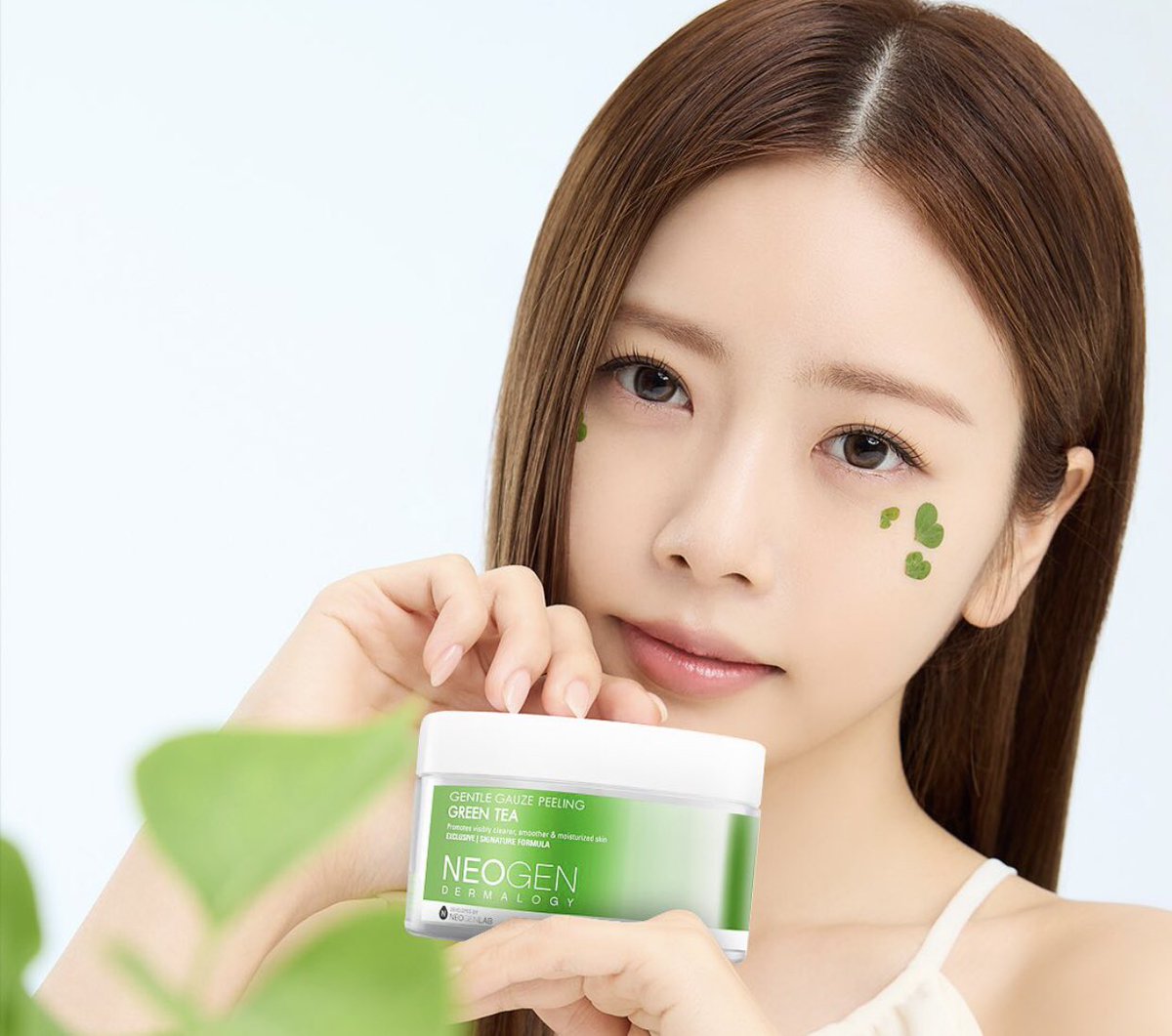 Neogenindonesia's tweet photo. Bersiaplah dengan kulit halus dan segar bersama Bio-Peel Gauze Peeling Green Tea! Pad yang terendam dalam kebaikan teh hijau untuk pengalaman seperti spa di rumah. https://t.co/JcEup3i8VC