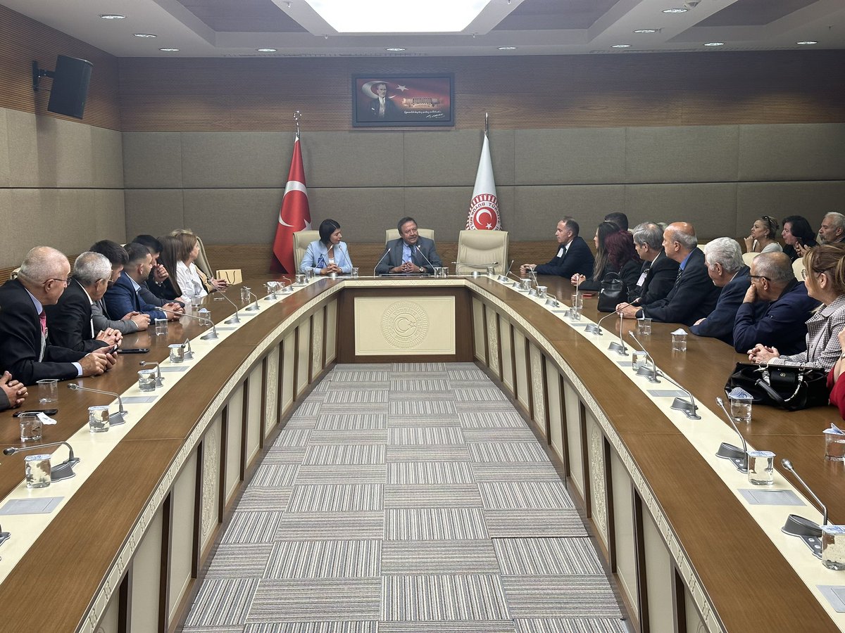 Gazi Meclisimizde bizleri ziyaret eden;

📌 İYİ Parti Eski Çankaya İlçe Başkanı ve Ankara 1.Bölge Milletvekili Adayı Sayın Kevser Ofluoğlu’na ve dava arkadaşlarımıza ziyaretlerinden dolayı teşekkür ederim.