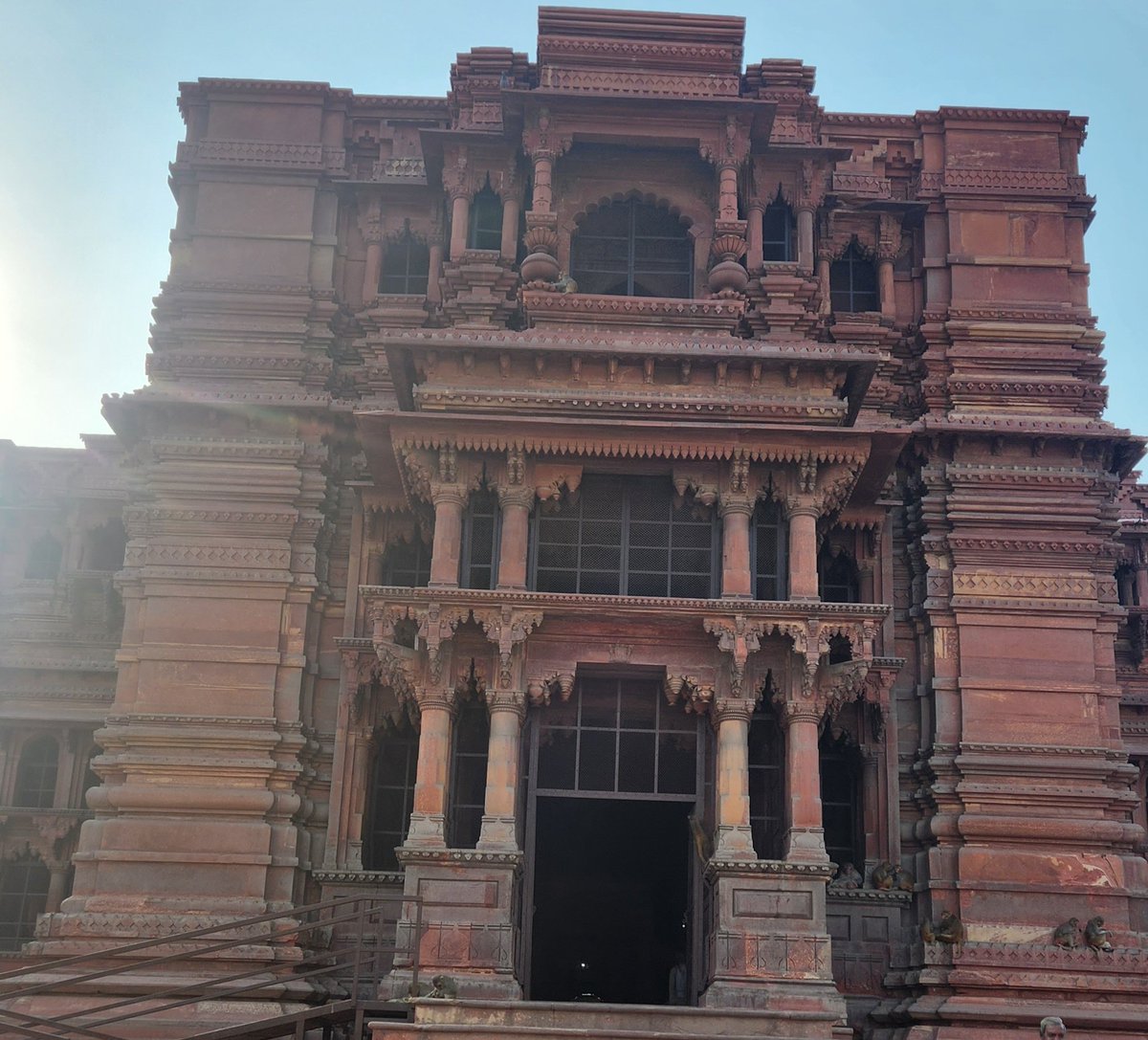 joinprasun's tweet photo. गोविंद देव मंदिर, वृंदावन: गौरवशाली वास्तुशैली का शानदार उदाहरण।
#MathuraVrindavan
@MathuraMvda https://t.co/q4oTMsfSrm