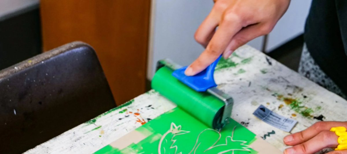 ArtRabbit's tweet photo. 📍Liverpool: #HalfTermHighlights

Get spooky (and messy!) at a family-friendly Halloween Print Party at the @theBluecoat, &amp; head to @FACT_Liverpool for a children's workshop exploring design, virtual reality, &amp; more as part of 'Do Something Saturdays.’

🔗 https://t.co/k6EmSWsYtn https://t.co/pCYnJh8gWw