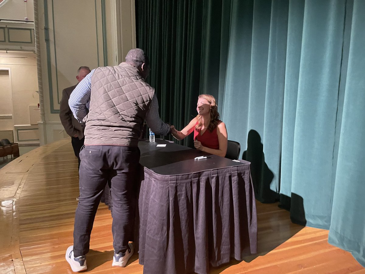 OwusuAlbany's tweet photo. Received my autographed copy of the hottest book out right now! Congratulations @melissadderosa on the release of #WhatsLeftUnsaid. https://t.co/iXInmc4Kc6
