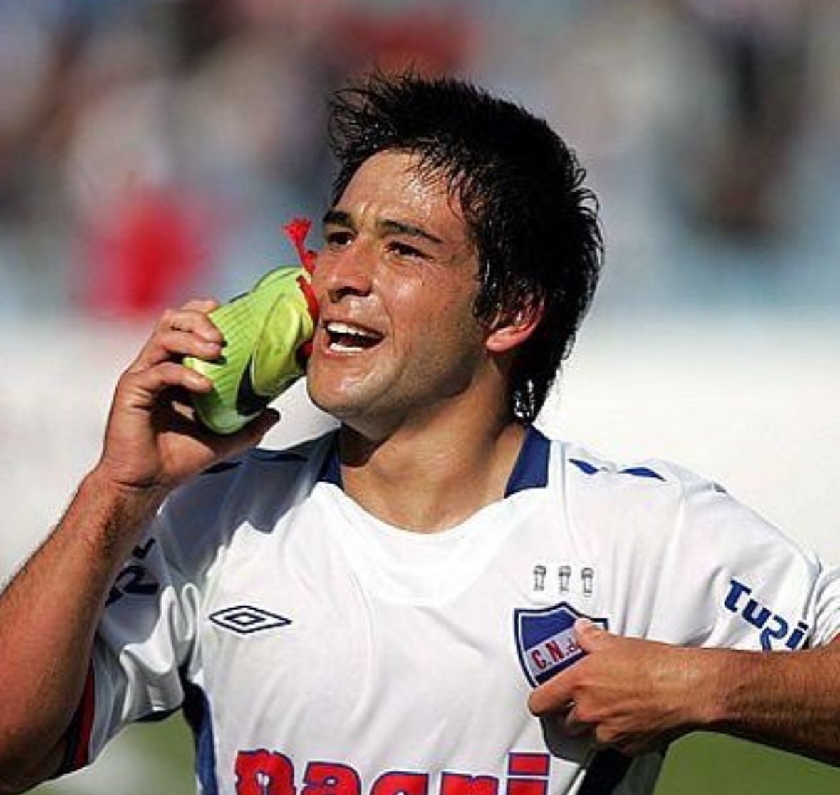 MartinCharquero's tweet photo. “Hay conversaciones con Nicolás Lodeiro. Intercambiamos mensajes con el. Es una vieja aspiración”. 

Alejandro Balbi en #Minuto1
📻https://t.co/IIFFqIVMFZ. https://t.co/NxqcgSD8kI