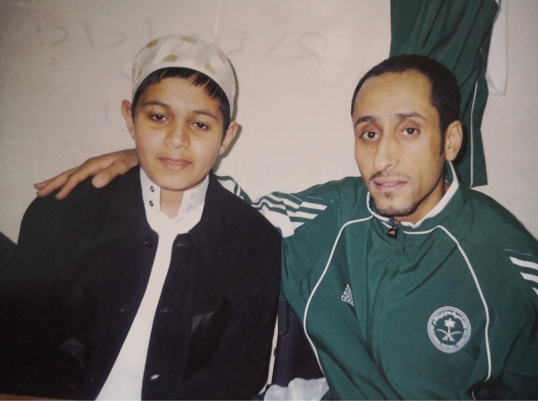 AlmarzoukKuwait's tweet image. ولد عمي من السعودية/سلطان عبدالله المرزوق
وصورة تاريخية التقطت في الكويت
مع أسطورة السعودية/سامي الجابر
أسطورة الفيفا
وافضل لاعب مر بتاريخ الرياضة السعودية
@SamiAlJaber
# سامي_الجابر
#السعودية_العظمى