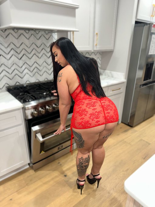 Can I cook for you in this?🥰😘 https://t.co/K4Z8NDGlbr
