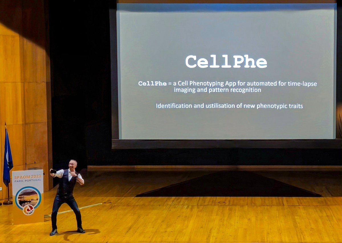 jose_rino_'s tweet photo. The amazing @YorkBioimaging on stage at #SPAOM2023, with a fantastic presentation of #CellPhe (and the obligatory selfie)! https://t.co/99SXlZdKkx