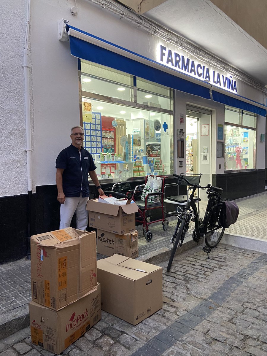 SentenciaCadiz's tweet photo. OBRA SOCIAL
Continuamos recibiendo donaciones para nuestra campaña”Tu Misericordia tendra un Buen Fin”, agradecemos a la la farmacia “La Viña” su colaboración y muy especialmente a nuestro hermano Paco Roso, alma mater de esta canpaña.
#SomosSentencia 
#AdnSolidario https://t.co/wcVd7fAJ0L