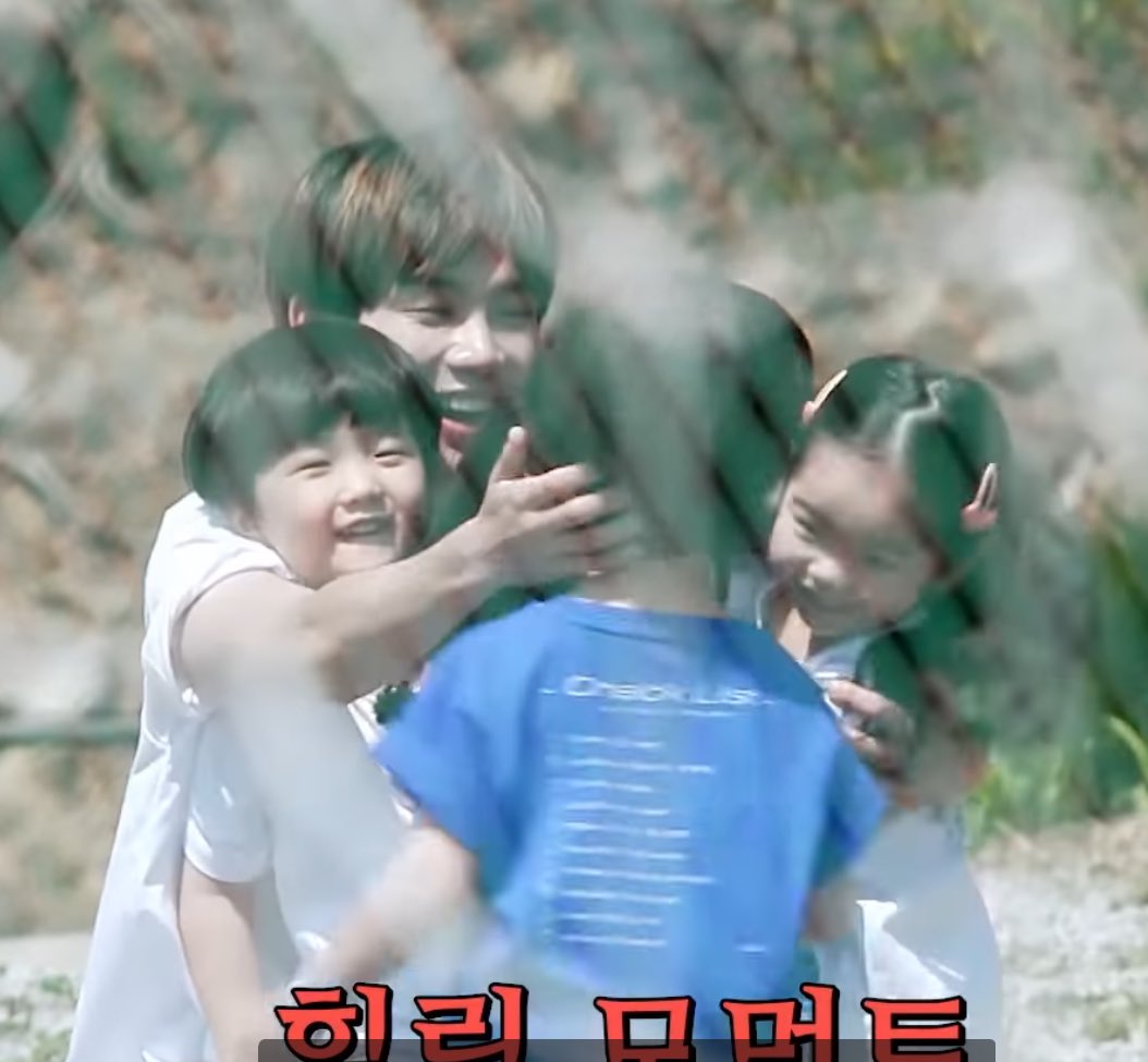 maiihyunsuk's tweet image. hyunsuk’s always the first one to welcome and hug them 🥰 sooo cute!! #최현석 #CHOIHYUNSUK