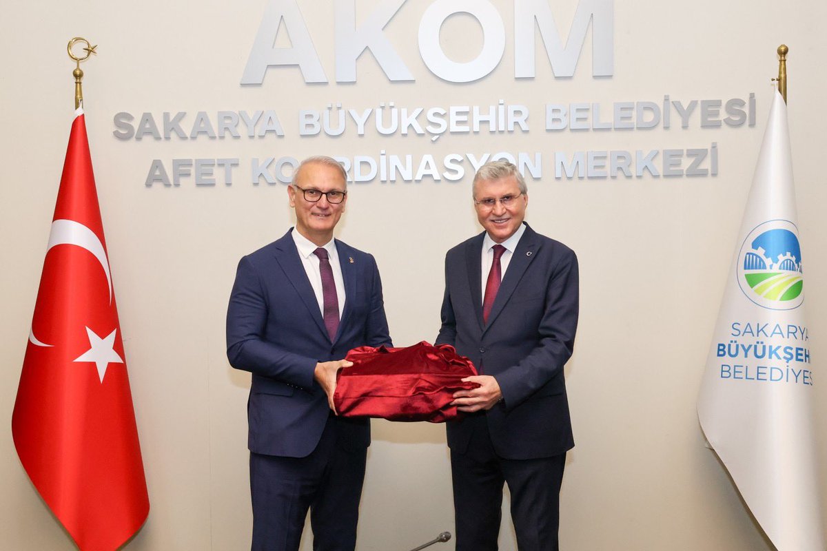 Sakaryabld's tweet photo. A Milli Hentbol Takımımız, 2025 Erkekler Dünya Hentbol Şampiyonası Avrupa Elemeleri 1. Tur karşılaşması’na İtalya’yla #AvrupaSporŞehriSakarya’da karşılaşacak👏🏼🤾🏻‍♂️🥅

📅1 Kasım Çarşamba 
📍Serdivan Spor Salonu
 ⏰19.00

Başkanımız Sn. Ekrem Yüce, “A mili heyecan şehrimizde yaşanacak. 1 Kasım Çarşamba günü oynanacak zorlu karşılaşmada ay-ayıldızlı bayraklarımızla takımımızın yanında olacağız. Tüm hemşerilerimizi A Milli Hentbol Takımımızın yanında olmaya davet ediyorum” 👏🏼😌