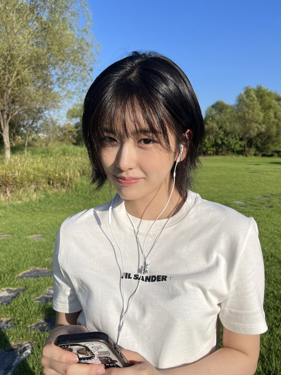 IVE_twt's tweet photo. 다이브 1위 고마워요💗💗🏆🏆

#IVE #아이브 #ANYUJIN #안유진
#1stEP #IVEMINE
#Eitherway #OfftheRecord #Baddie https://t.co/iIRFQdr8v4