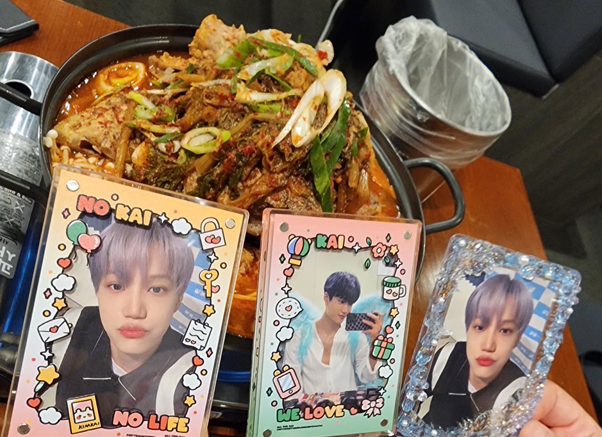 Kai0114Kim94's tweet photo. 오랜만에 말해님이랑 데이뚜💛 #종인아잘먹을게 #컴온앤해시태그카이 #카이버블 #쫑득버블 https://t.co/Z2L056Q575