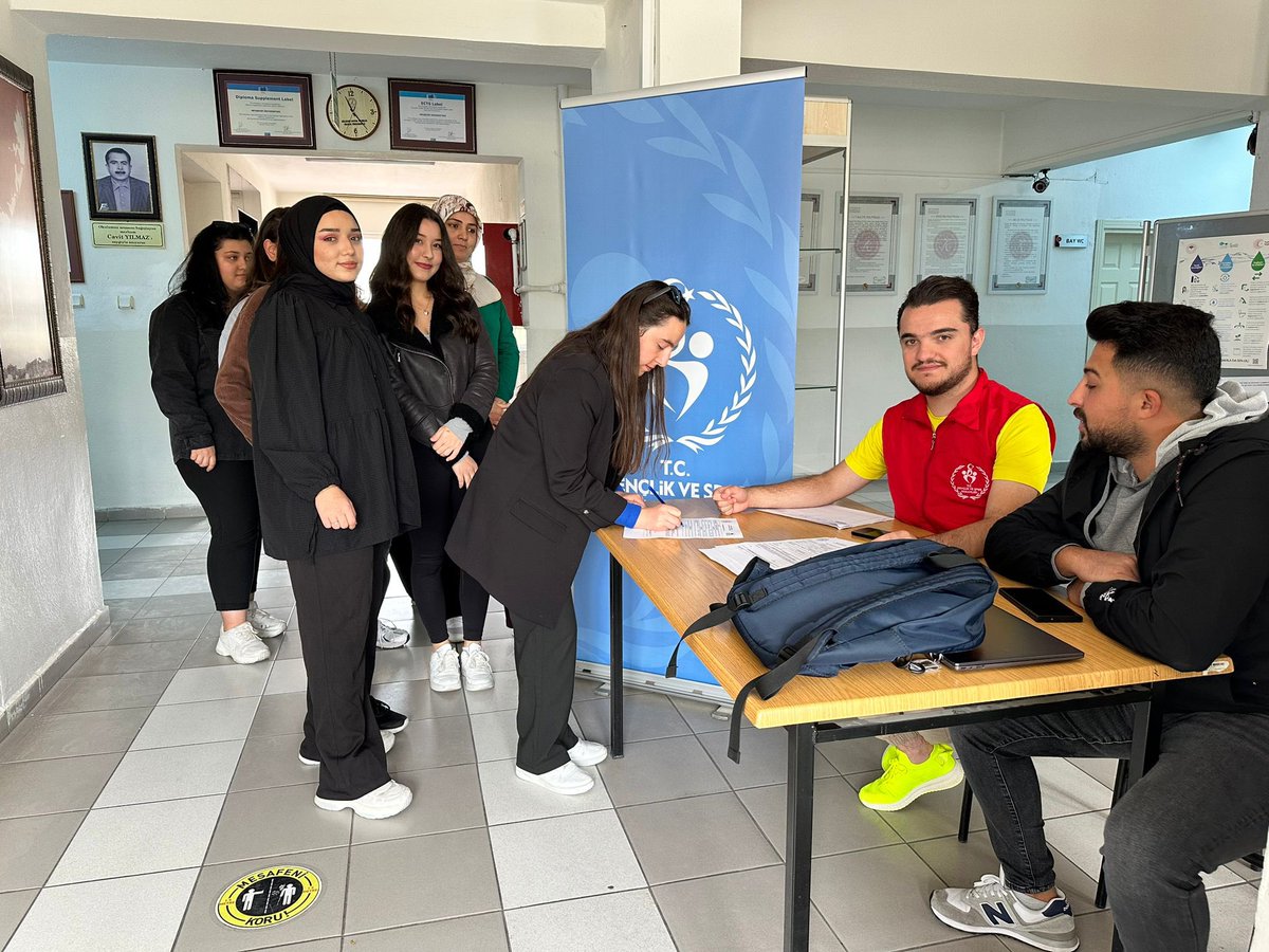 gulsehirsbmyo's tweet photo. #NEVU #GSBMYO Gençlik Spor Bakanlığı Gençlik Merkezi tarafından açılan standa öğrencilerimiz ilgi gösteriyor.
@GSB_GulsehirGM https://t.co/FyXZxEgdTm