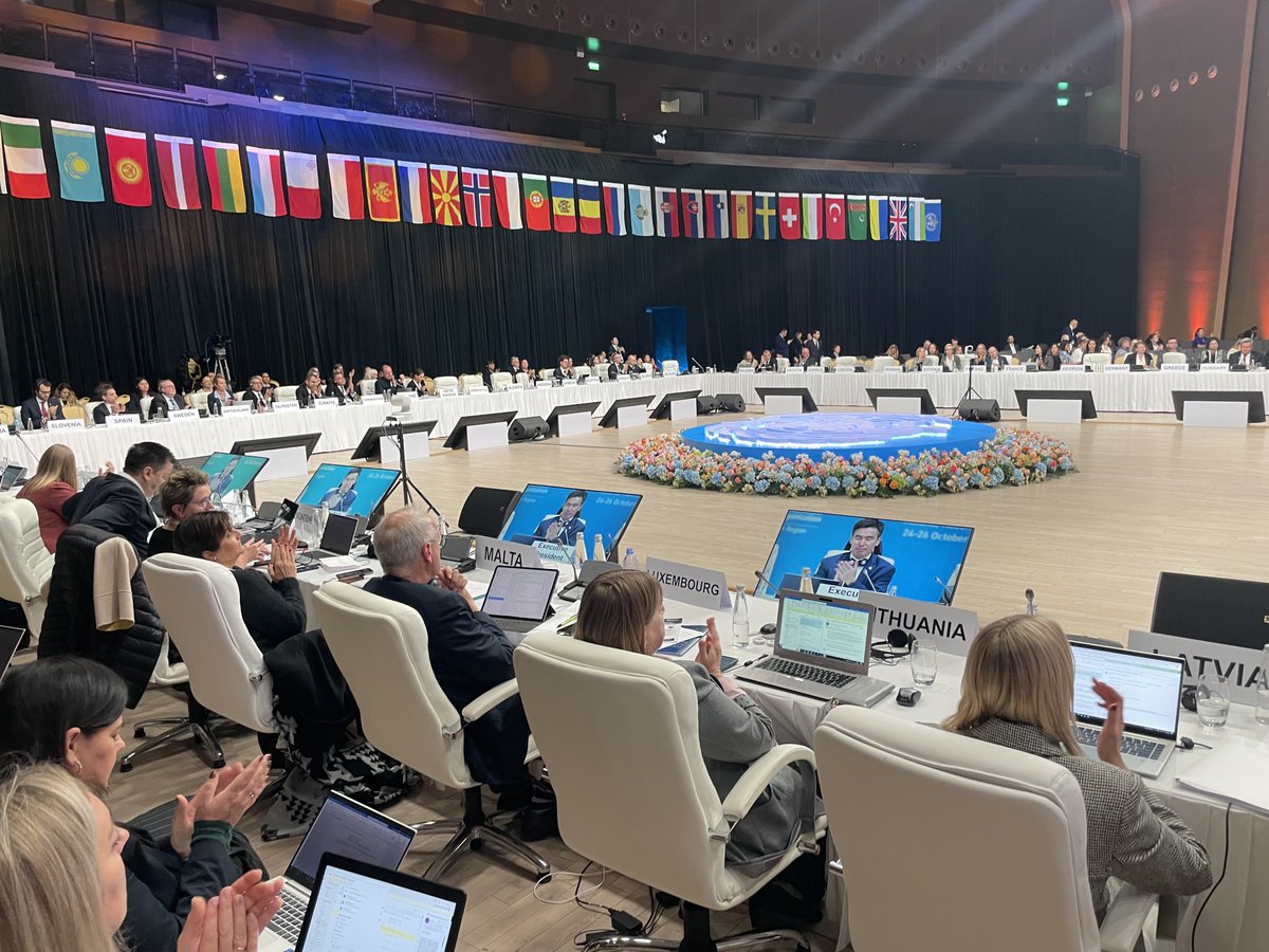 Major step forward with the adoption of the Action Plan for refugee and migrant health: ✅ For better migration policies ✅ To harness opportunities of migration to make health systems more resilient ✅ Ensuring health for all, no matter where you come from #RC73Astana