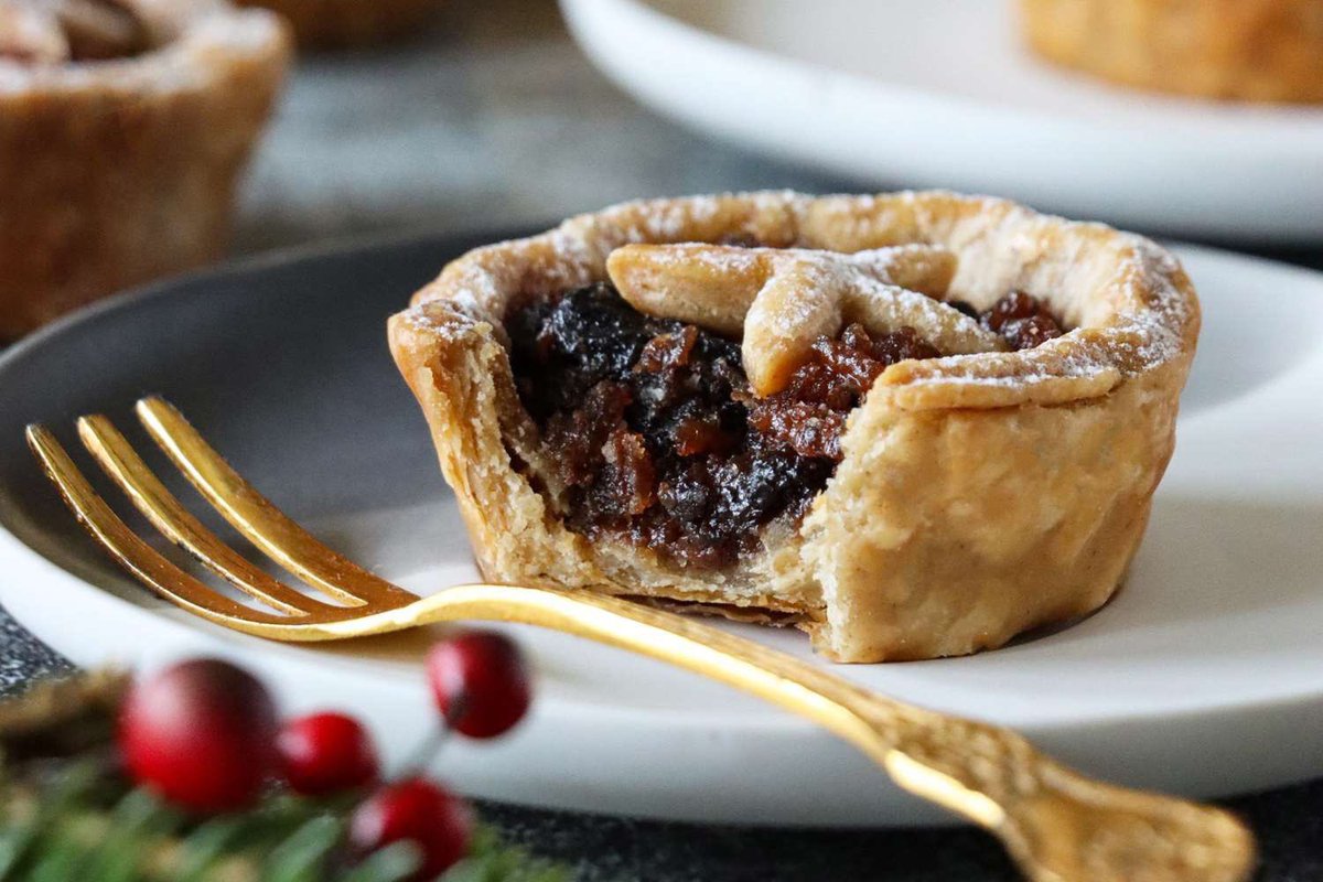 NobertSales's tweet image. Happy National Mincemeat Day!

Originally, #mincemeat served as a way of preserving meat without salting or smoking. Bakers then used the filling to make mince pies. In some families, mincemeat pies still find a place at the holiday dinner table today.

#NationalMincemeatDay