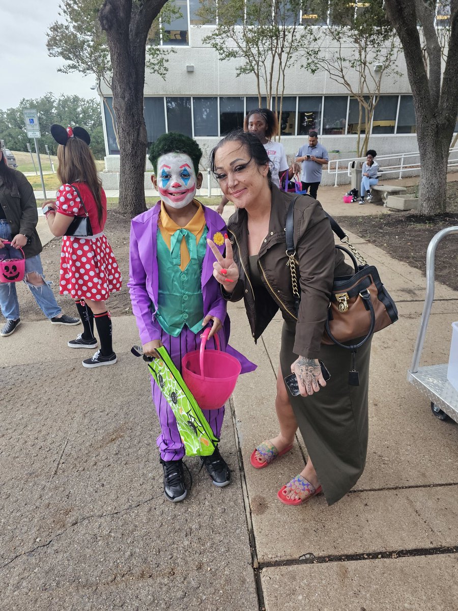 BlueLove_1920's tweet photo. A few more pix from #DALCEC Trunk-or-Treat yesterday https://t.co/cAQofjnvVP