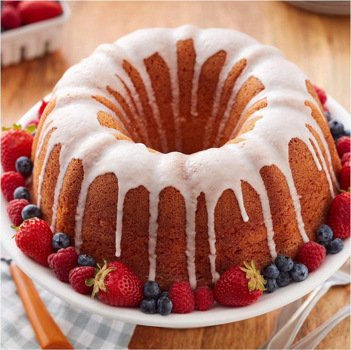 StoreKollection's tweet image. benable.com/KitchenKollect… With the Wilton Perfect Results Premium Non-Stick 9-Inch Fluted Tube Cake Pan, Set of 2! ✨Experience non-stick perfection, effortless cake release, and stunning designs. Bake like a pro and impress your guests! #bakingmagic #wilton #cakepan