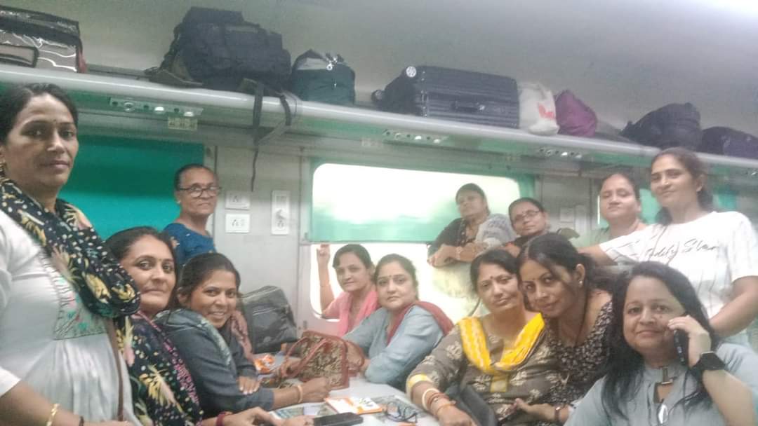 archanathakar's tweet photo. મધ્ય પ્રદેશ ચૂંટણી લક્ષી પ્રવાસમાં ગુજરાત ��હિલા મોરચાના અલગ અલગ જિલ્લાના 39 બહેનો સાથે પ્રયાણ.....
।। विजयी भव: ।।
@narendramodi @AmitShah @Bhupendrapbjp @CRPaatil @CRPaatil @Deepikasardava https://t.co/NftU5LR6df