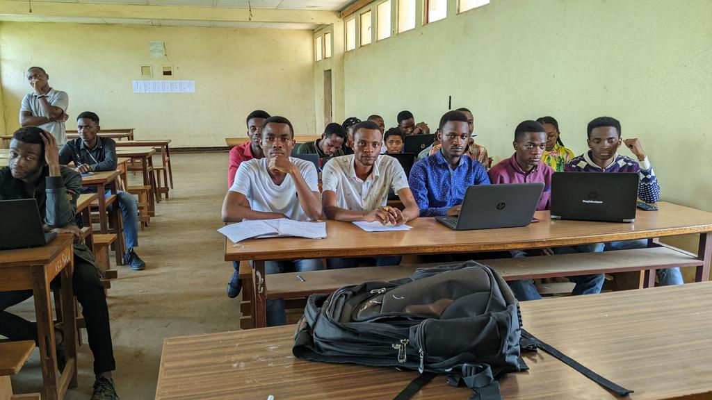 felicienmukamb's tweet photo. we got together to learn all the basics of the python language
Python for machine leaning 👍👍👍
#eric_ampire #KalumeYves
#Geektutor #swedi_david
#AmaniBisimwa4 #gdscucbukavu #GoogleDevExpert #GdscIspBkv https://t.co/mtmC4xzPtT