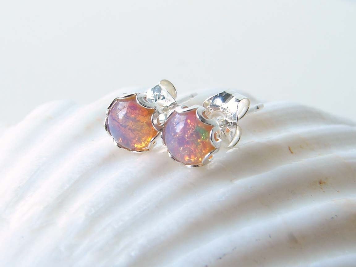 JewelryByMikako's tweet image. Vintage Pink Opal Stud Earrings. Fire Opal Glass Stone. Bridesmaid Gift. October Birthday. Simple and Modern Studs tuppu.net/1b24c843 #PetitBlue #Etsy #OpalStuds