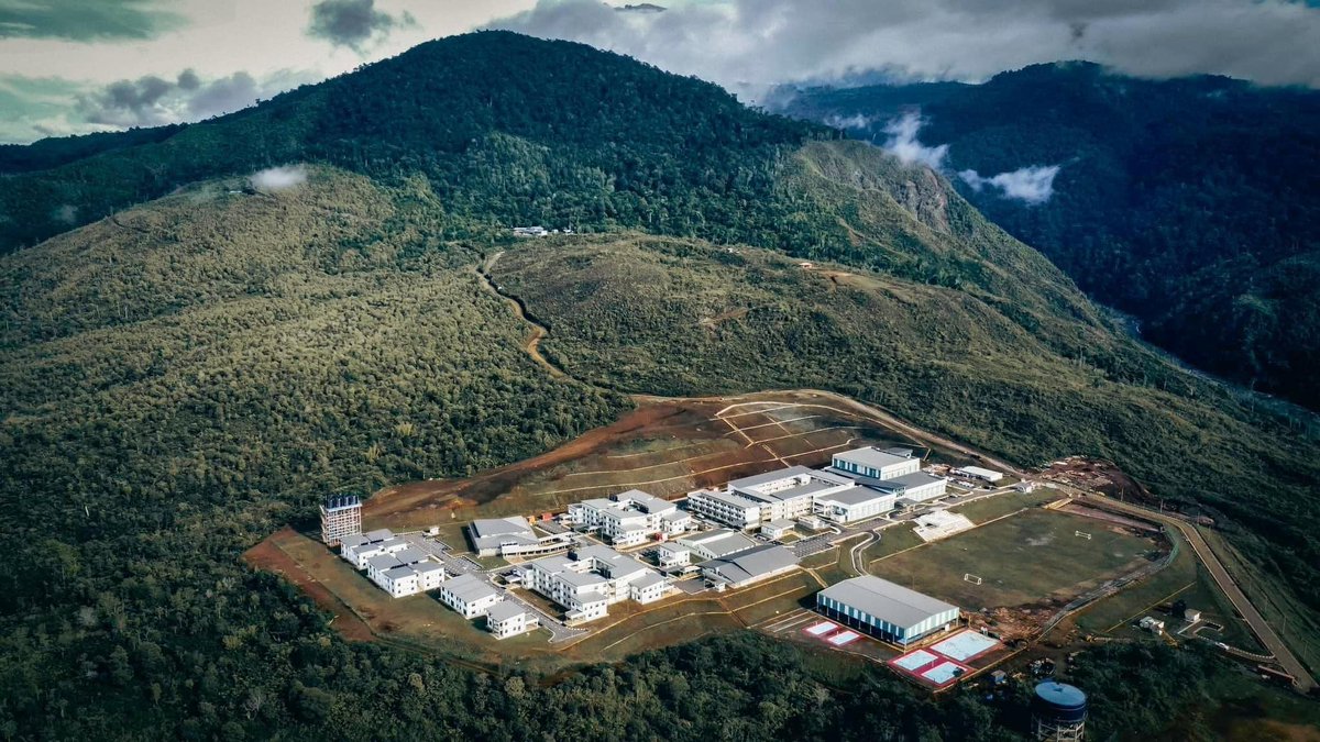 ohtweet's tweet photo. MRSM tertinggi di Malaysia, MRSM Ranau kini telah siap dibina. Pembangunan MRSM Ranau ini adalah hasil kerjasama antara Kerajaan Negeri, Petronas dan MARA. 

Beruntunglah batch pertama 2024, bersekolah dengan kelengkapan serba moden dan di selimuti bayu si Akinabalu. https://t.co/q6SUfzMn32
