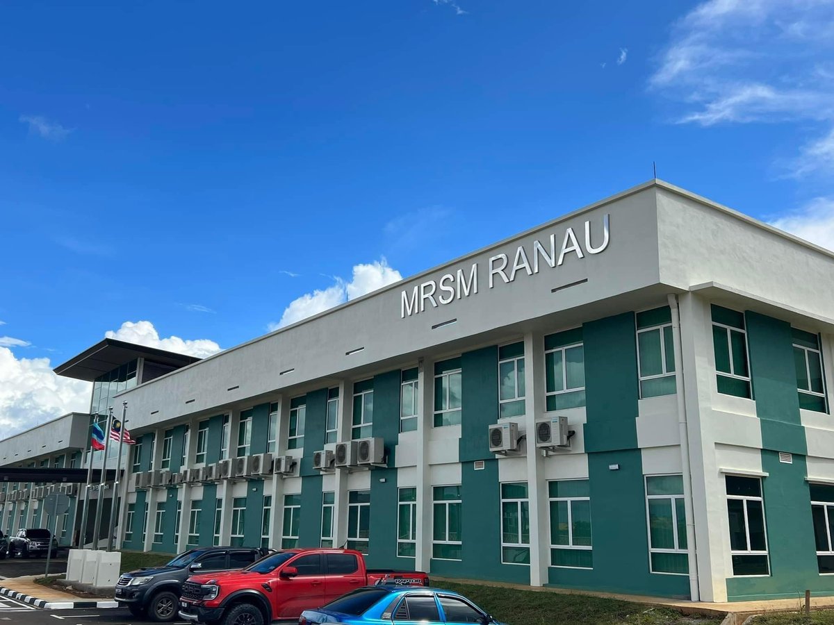 ohtweet's tweet photo. MRSM tertinggi di Malaysia, MRSM Ranau kini telah siap dibina. Pembangunan MRSM Ranau ini adalah hasil kerjasama antara Kerajaan Negeri, Petronas dan MARA. 

Beruntunglah batch pertama 2024, bersekolah dengan kelengkapan serba moden dan di selimuti bayu si Akinabalu. https://t.co/q6SUfzMn32