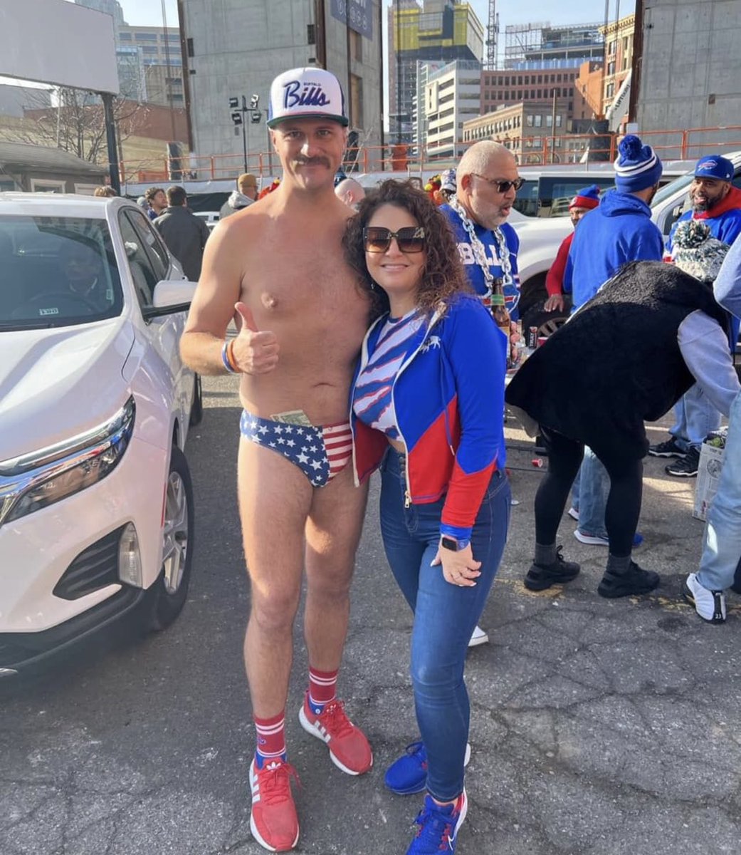 sara_larson's tweet photo. @KyleBrandt @gmfb @nflnetwork @NFLonPrime @torpedo_dan Fitz…you’re gonna need a pic with Torpedo Dan!! 😂😂🤣🤣 https://t.co/FphcjMXN0b
