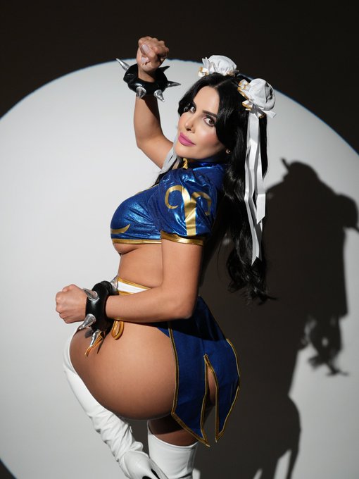 Watch Lily Adrianne's leaked NSFW photo on TwXstars