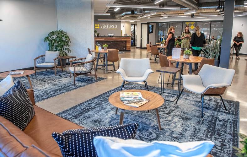 From state-of-the-art tech to luxurious meeting rooms, #VentureX offers premium amenities to its community. Provide the best in coworking by opening a Venture X in your town. Franchise details: venturexfranchise.com 

#CoworkingFranchise #CoworkingSpaces #FranchiseBusiness #...