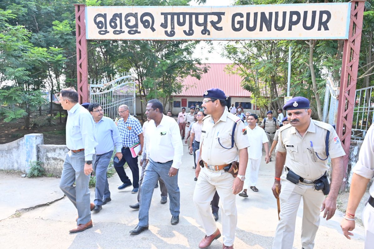 EastCoastRail's tweet photo. ECoR General Manager Shri Manoj Sharma inspected Gunupur Railway Station and took stock of ongoing works and passenger facilities.
#ECoRupdates .@RailMinIndia https://t.co/t68OLcsQjp