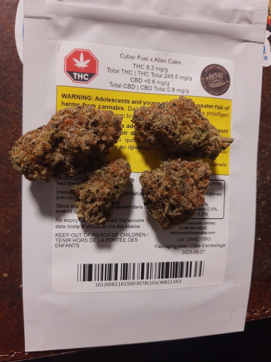 freshcleanjoey's tweet photo. Cyber Fuel x Alien Cake by @40Cannabis. This is that good stuff. One of the best product I smoked legal side. Dominant aroma of lemon + gas. Super dense. I don't really care about size usually but that's 7g in 4 buds. Combustion is flawless. Potent. Tasty. Smooth. *Chef kiss* https://t.co/JEnS2qmXYu