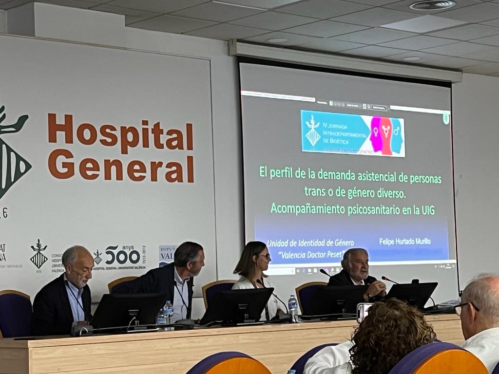 Hoy hemos reflexionado y debatido sobre la atención desde el sistema publico a las transiciones en personas trans en el hospital General de Valencia. Una excelente jornada jornada organizada por el comité de Bioetica