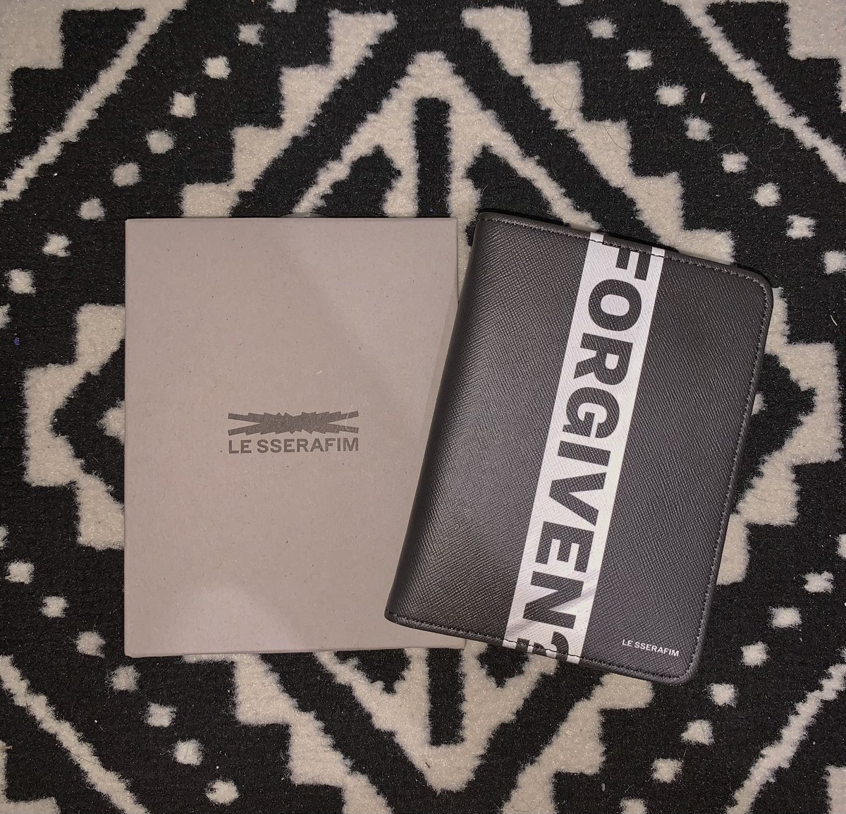 wts passport cover le sserafim pop up store unsealed 400k [negotiable] split pay only dom jateng

t. le sserafim ssera passport case pop up store unforgiven merch wts want to sell lfb ina ph thai ch kr