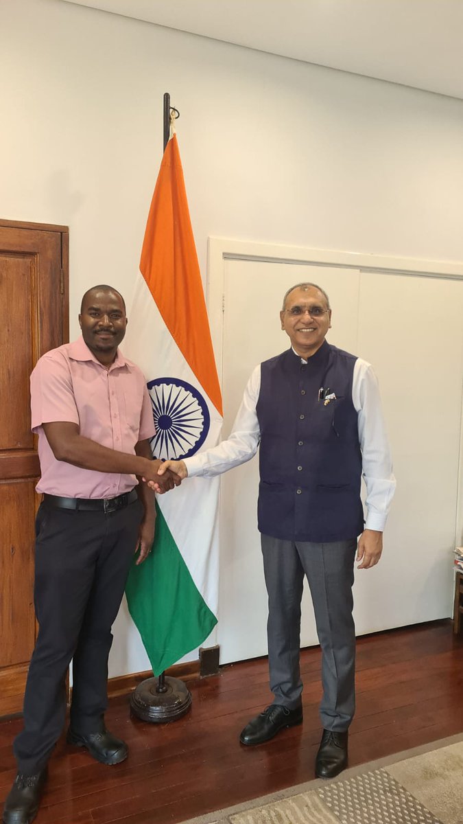 IndiainZimbabwe's tweet photo. Ambassador Vijay Khanduja met and interacted with Mr. Robin Tinavo Mashingaidze, who is proceeding to India on CV Raman International Fellowship for African Researchers at Indisn Institute of Technology (IIT) Roorkee. @MEAIndia @IndiaDST https://t.co/qJKMV7sC2b