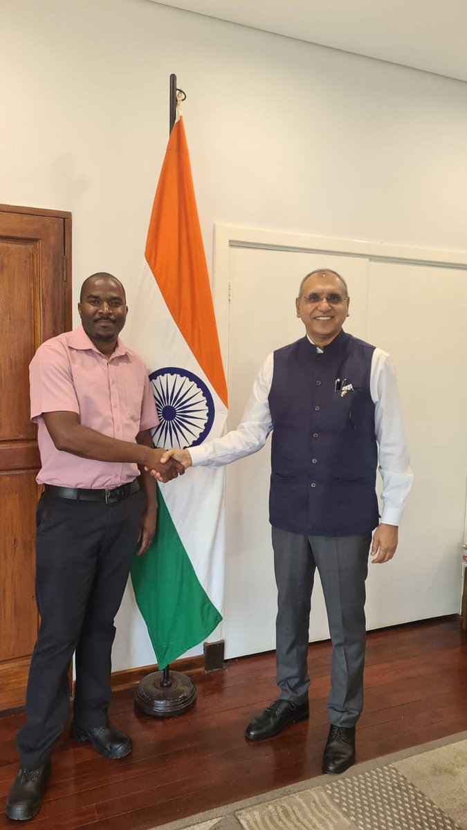 IndiainZimbabwe's tweet photo. Ambassador Vijay Khanduja met and interacted with Mr. Robin Tinavo Mashingaidze, who is proceeding to India on CV Raman International Fellowship for African Researchers at Indisn Institute of Technology (IIT) Roorkee. @MEAIndia @IndiaDST https://t.co/qJKMV7sC2b