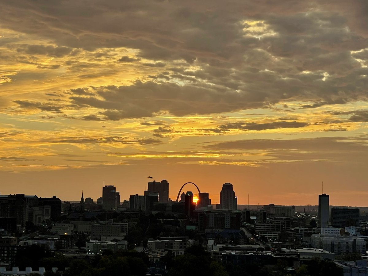 GatewayArchSTL tweet picture