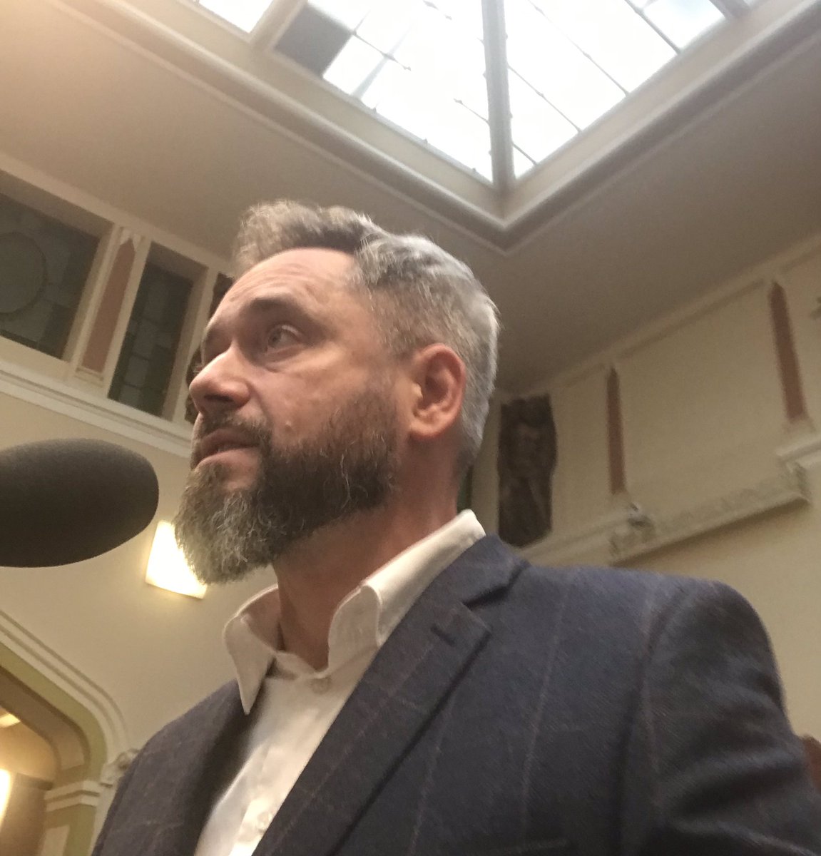 petrkutilek's tweet photo. Zeptal jsem se dnes v rámci občanských interpelací na #ZHMP radního pro #školství Klecandy, co dělá pro navýšení kapacit všeobecných SŠ, zejména čtyřletých gymnázií. Mladí lidé mají mít možnost získat kvalitní všeobecné #vzdělání, které je přípraví na život ve složitém světě. https://t.co/smP7VMkpgl